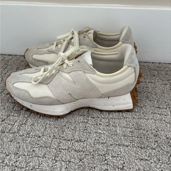 New Balance 327 Sneakers - Picture 2 of 6